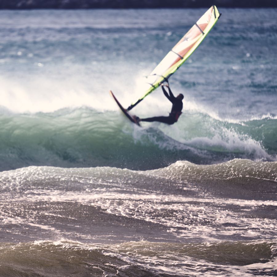 windsurf mast unbreakable, wave spot, best windsurf mast ReptileSports